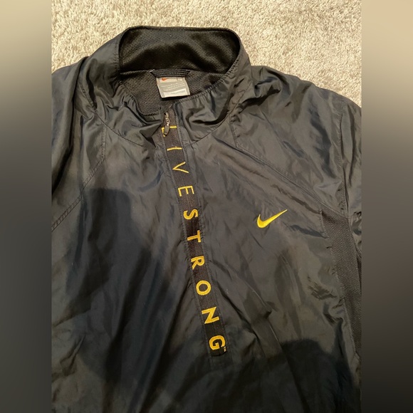 Nike NikeFIT Livestrong Windbreaker Jacket - Size Large Black - Picture 2 of 3